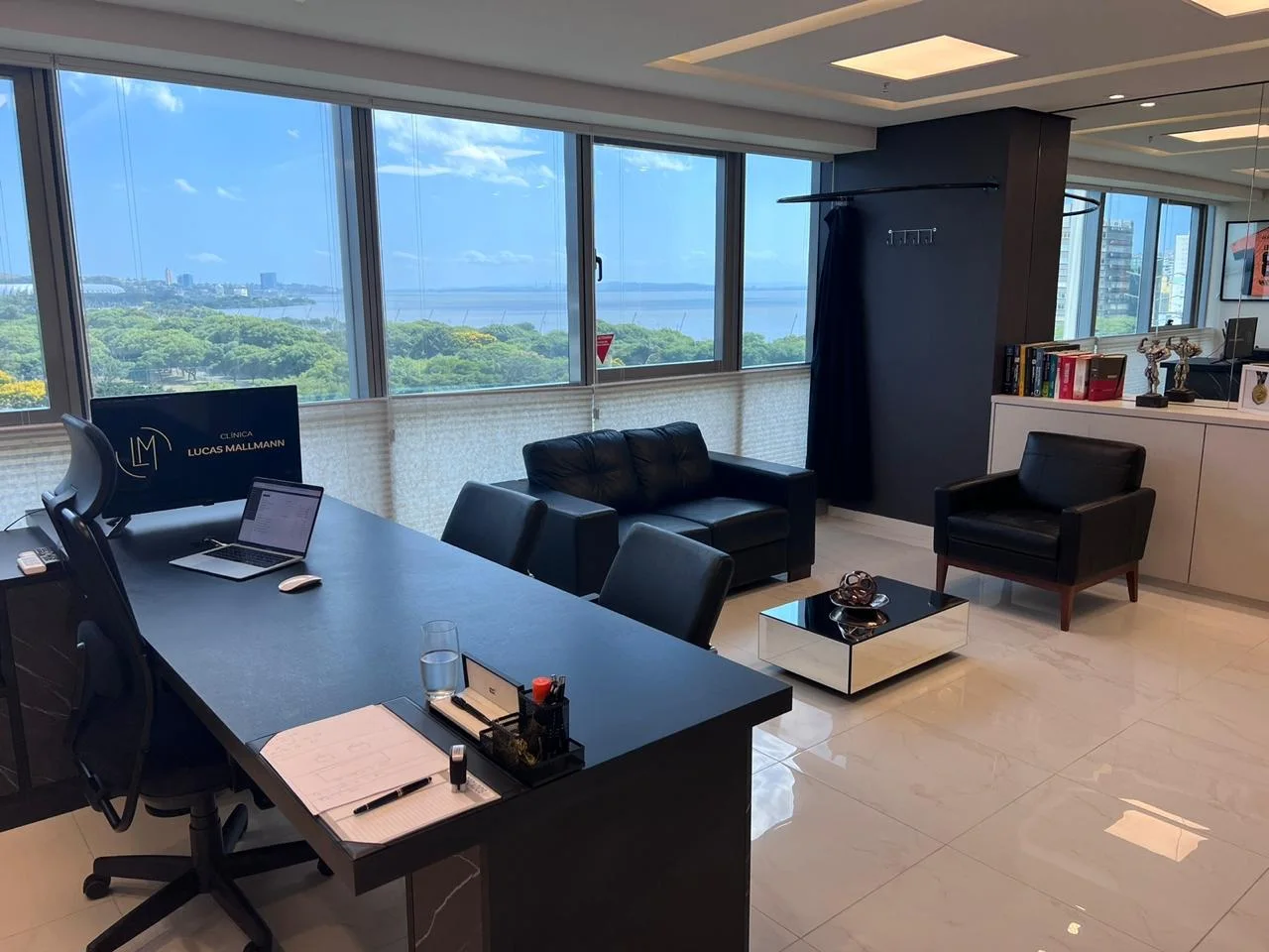 Espaço de consulta nutricional da Clínica Lucas Mallmann em Porto Alegre